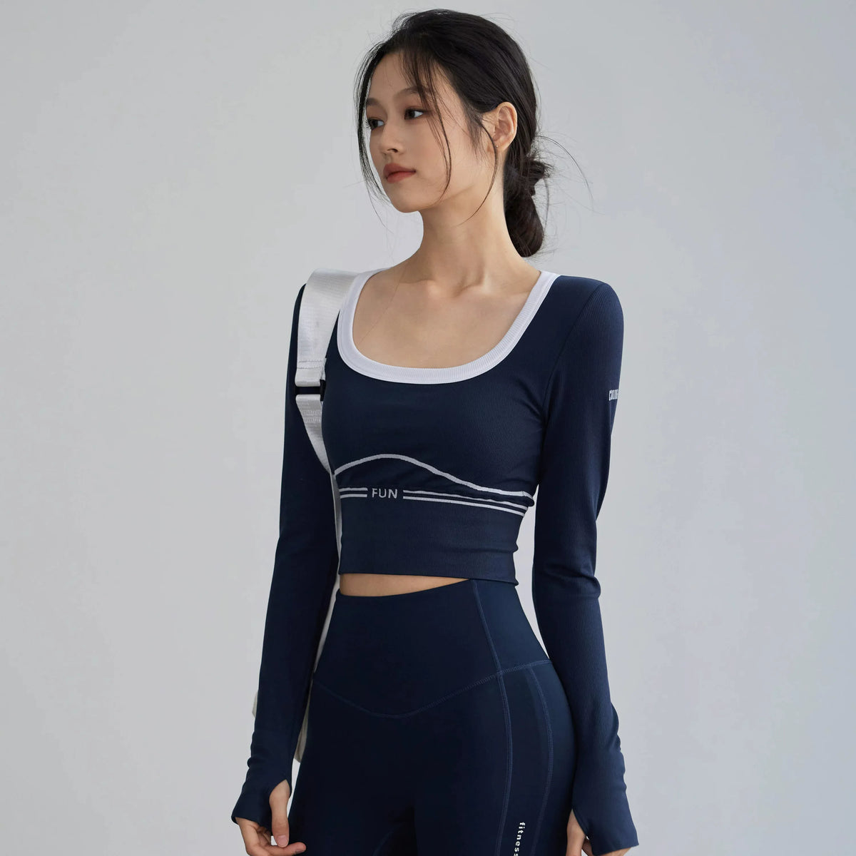 【カップ付き×美ライン】クロップド長袖 細見え ヨガ＆ピラティストップス【新作】4616